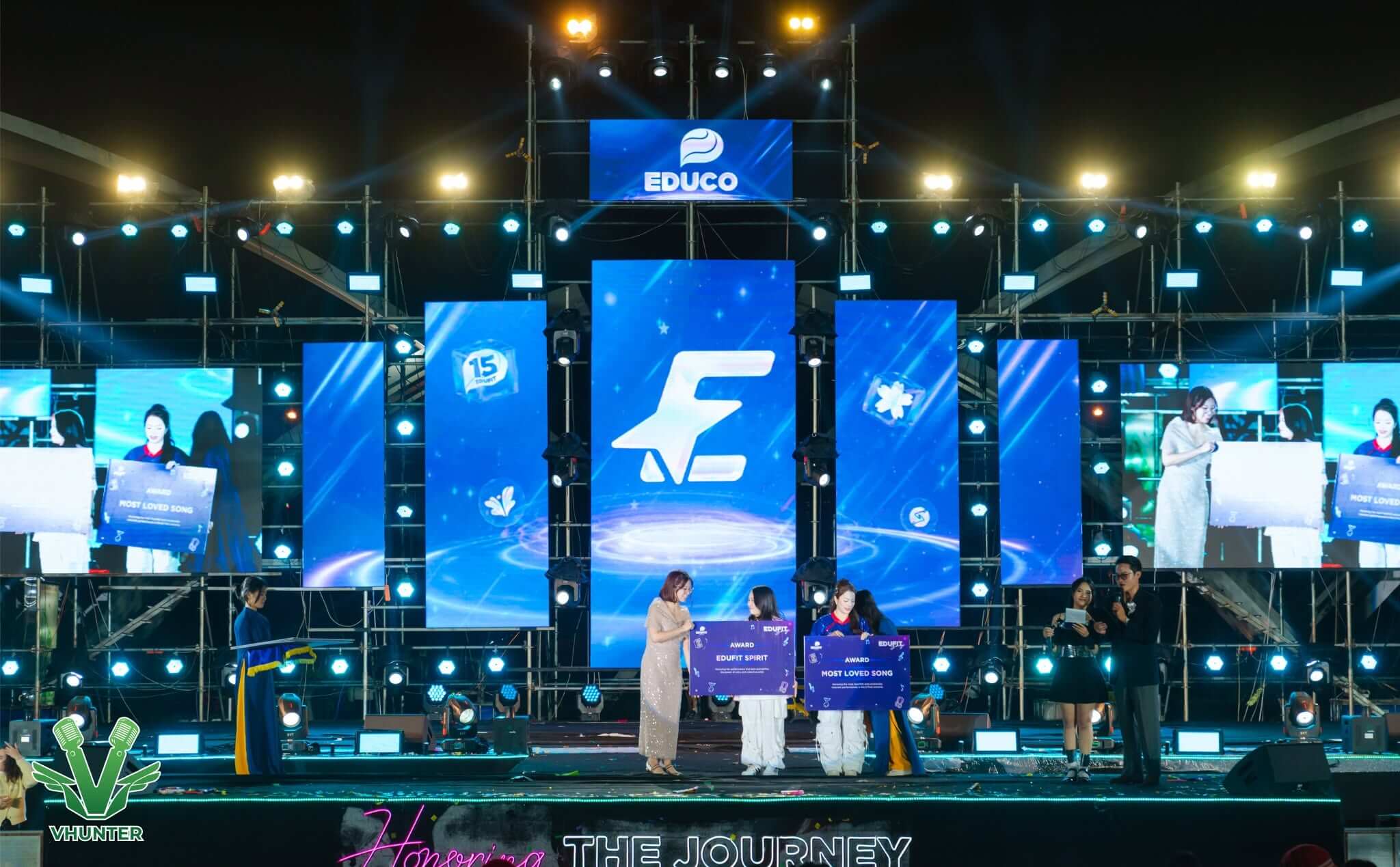 Thi công vận hành màn LED ĐẠI NHẠC HỘI E-FEST Màn hình LED – yếu tố quan trọng tạo nên không gian đại nhạc hội