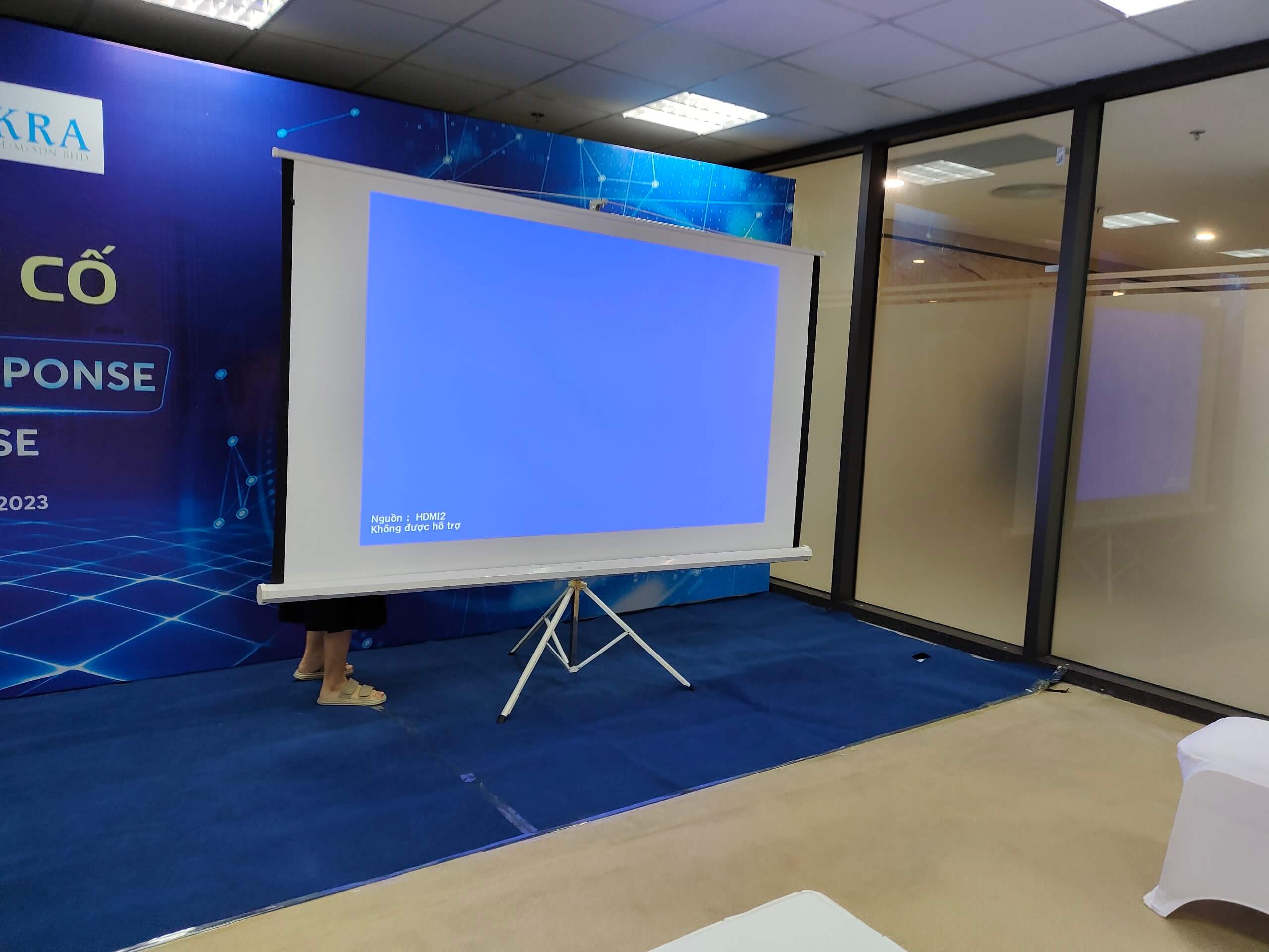 Thuê máy chiếu chuyên nghiệp Thuê máy chiếu – Giải pháp tối ưu cho hội nghị, đào tạo và sự kiện