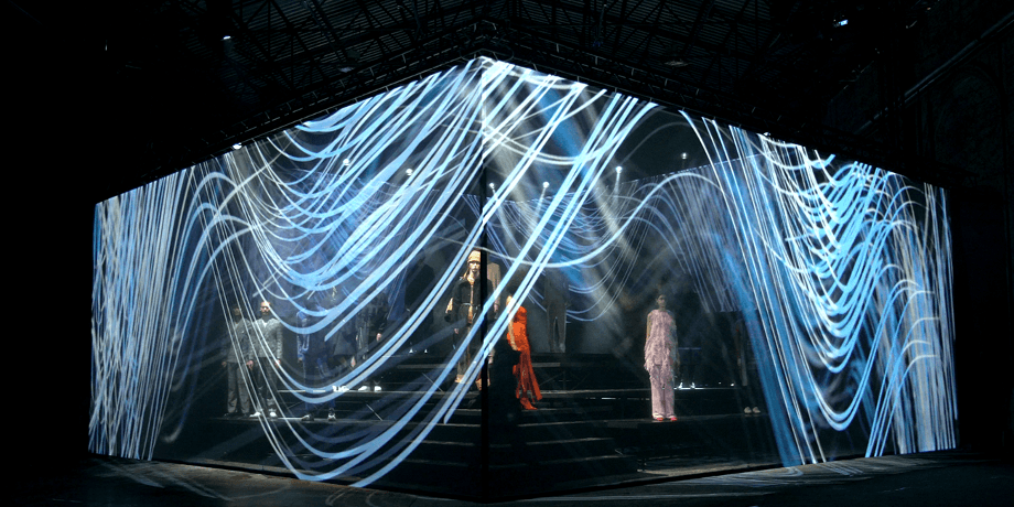 Hologram là gì? Công nghệ trình chiếu 3D và ứng dụng trong sân khấu sự kiện Câu hỏi thường gặp về hologram